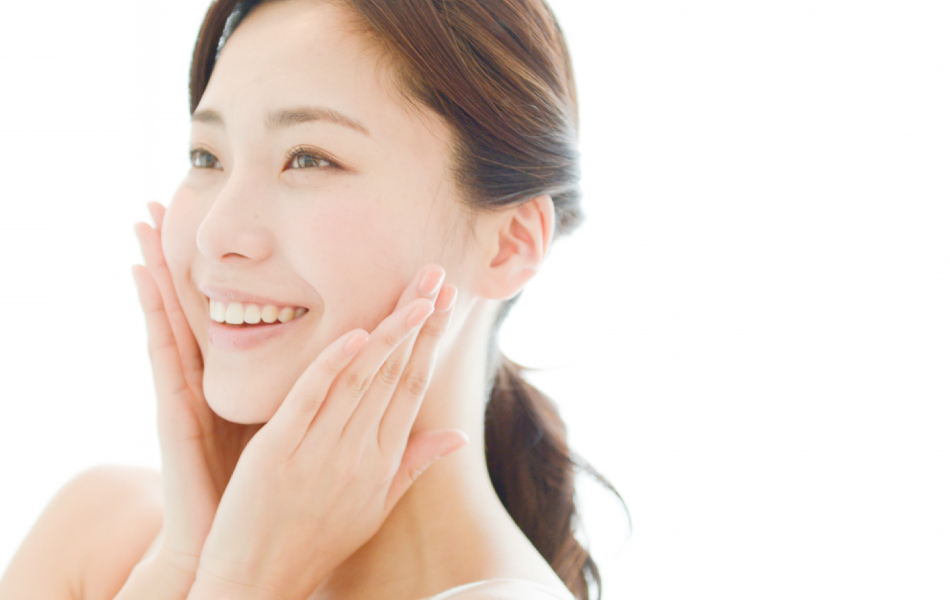 女性の笑顔の画像